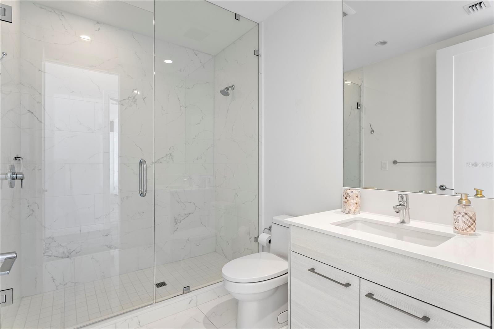 2nd ensuite bathroom