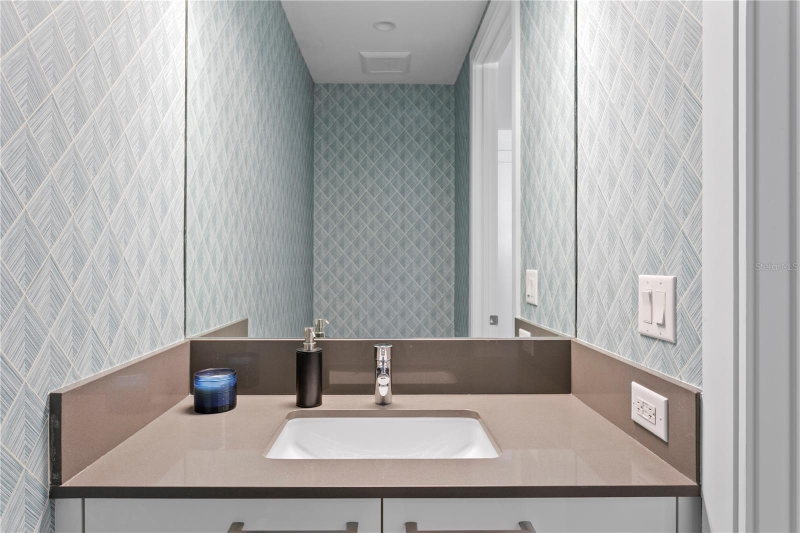 1/2 bath at entrance hallway