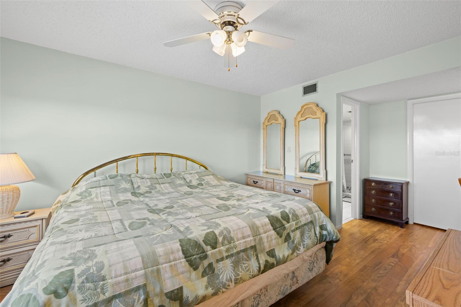 The large primary bedroom features a walk-in closet, built in desk space, and an en-suite bathroom!