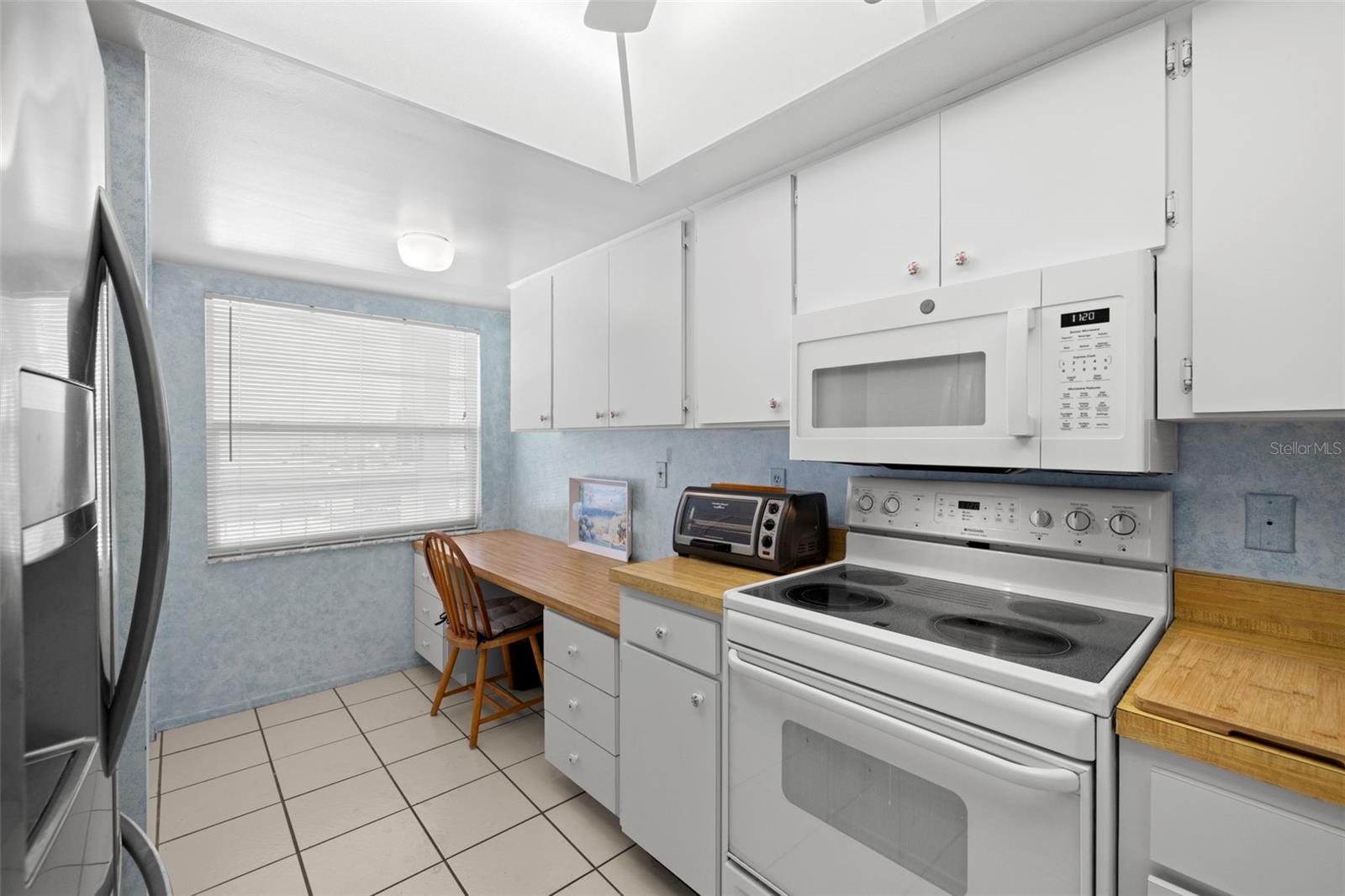 Convenient desk space in the kitchen!