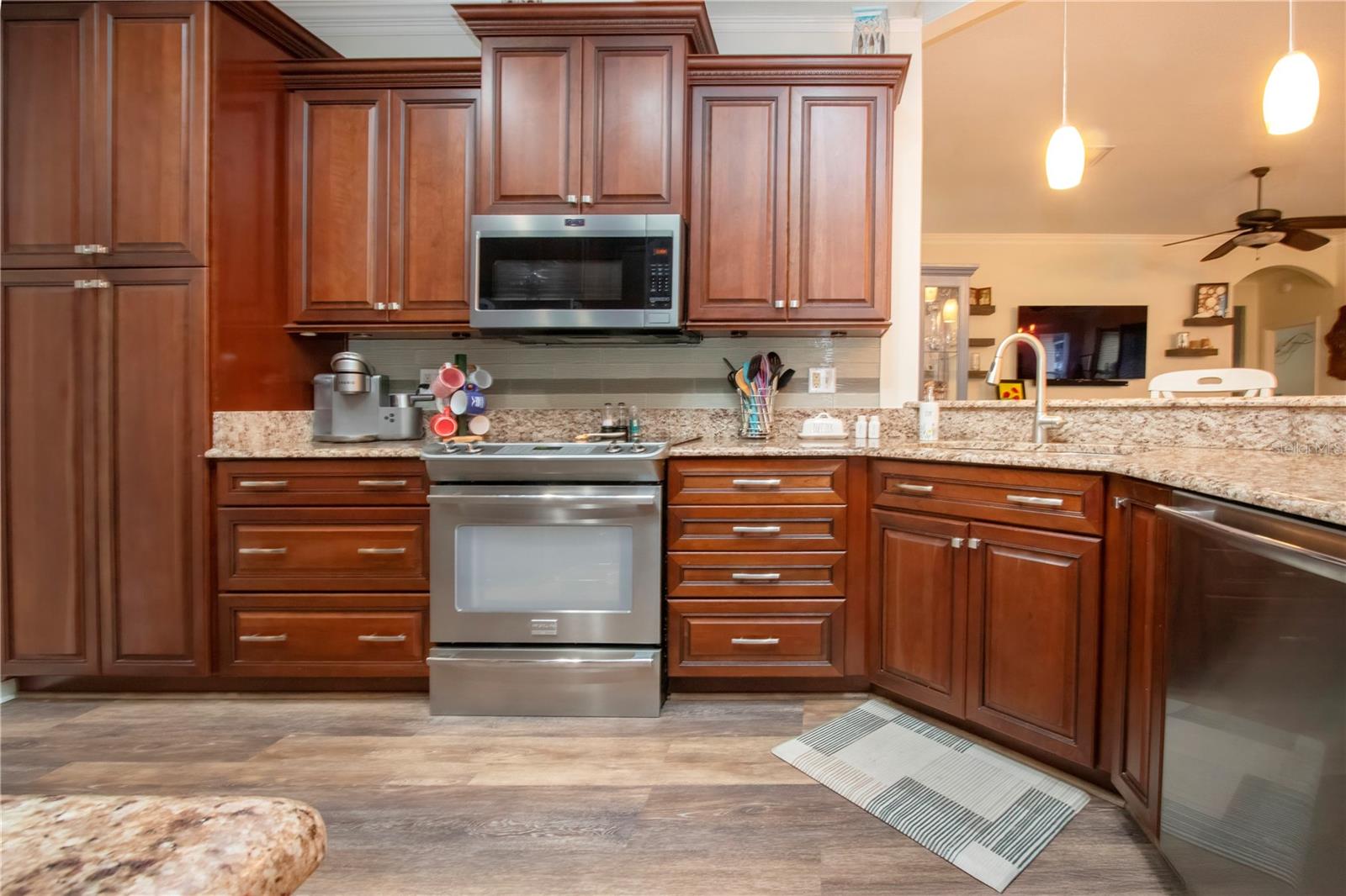 Kitchen-Upgraded 42" cabinets, Built-in Pantry, Granite Counters, Stainless appliances, dual undermount sink