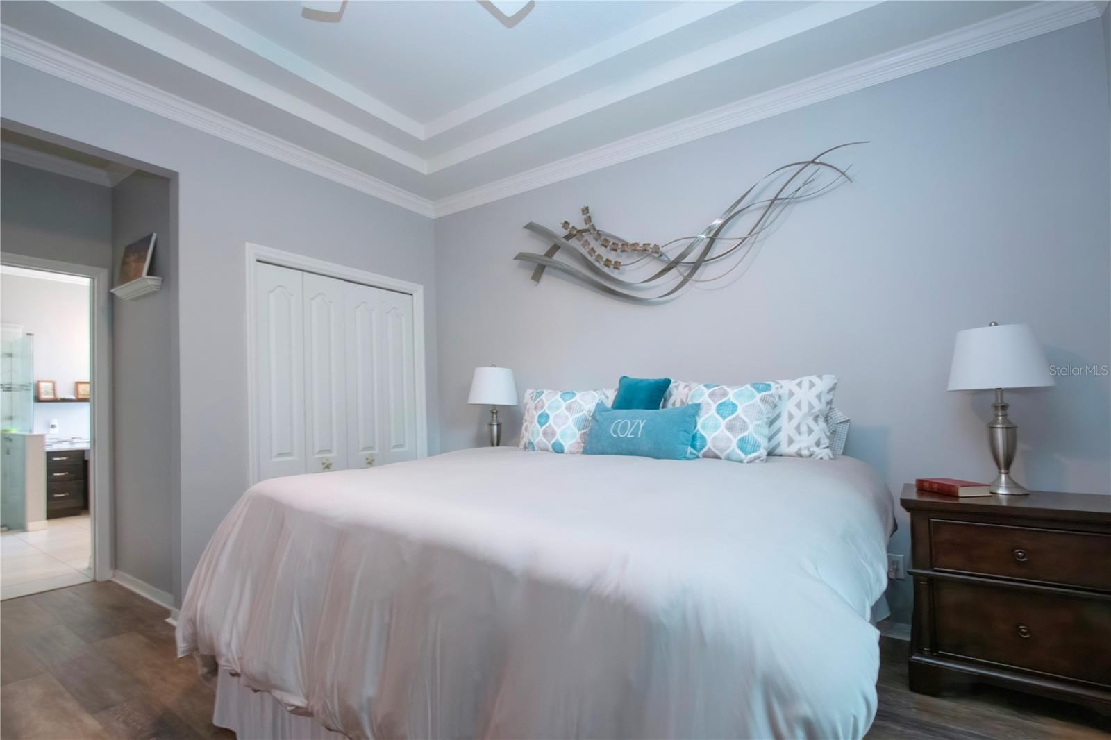 Ensuite entryway