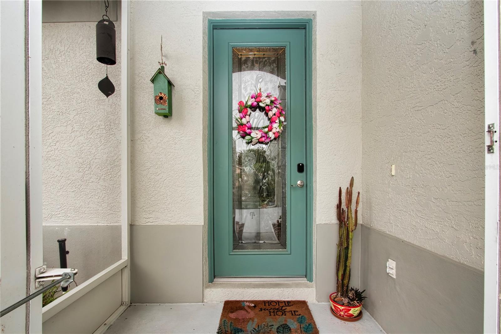Screened entrance to home