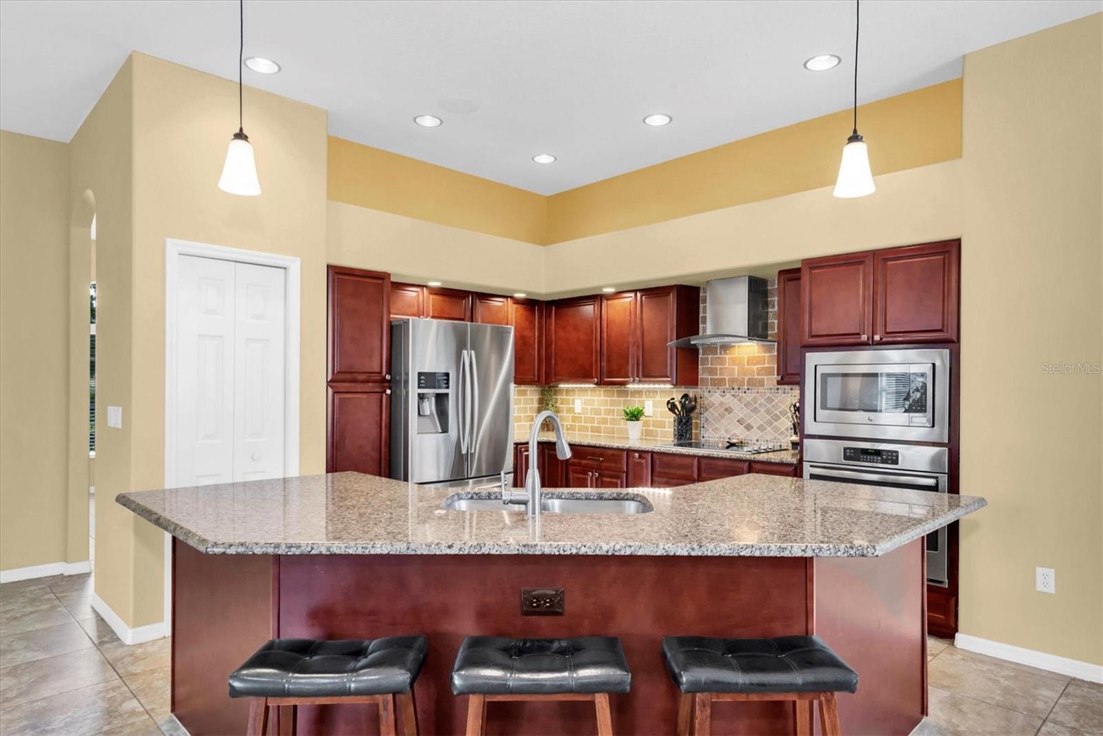 Island with Breakfast Bar