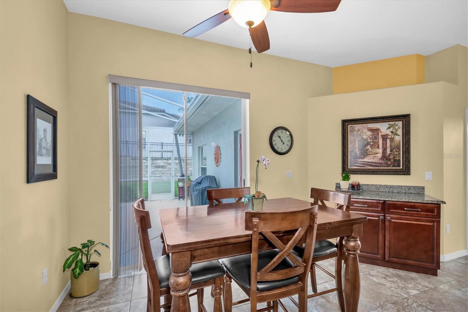 Eat-in Kitchen