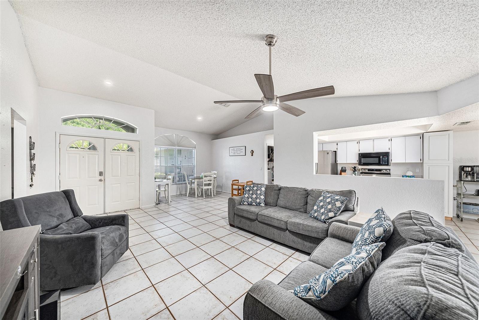 7330 Fairwood Ave, New Port Richey, FL 34653 -  Living room/Dining Room/Kitchen