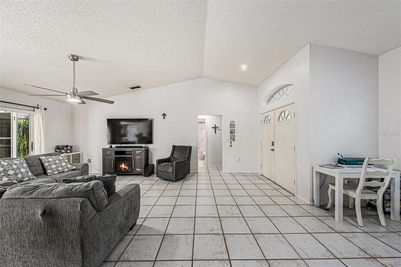 7330 Fairwood Ave, New Port Richey, FL 34653 - Living Room