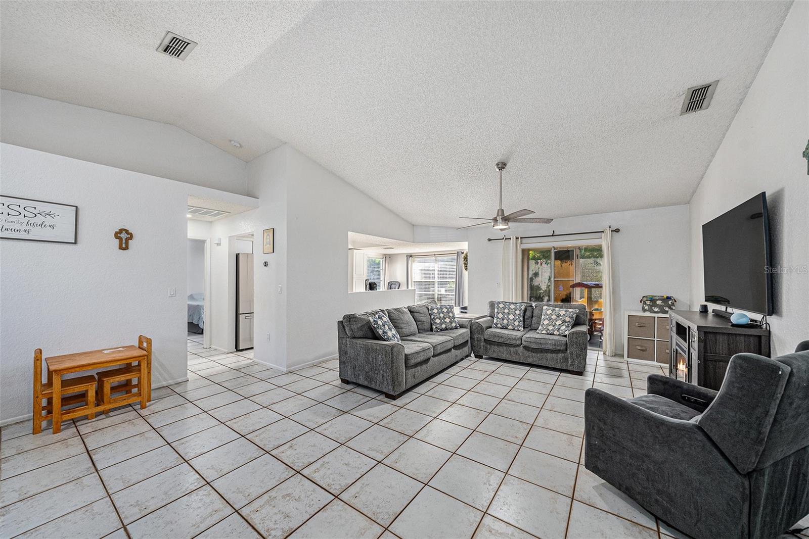 7330 Fairwood Ave, New Port Richey, FL 34653 - Living Room