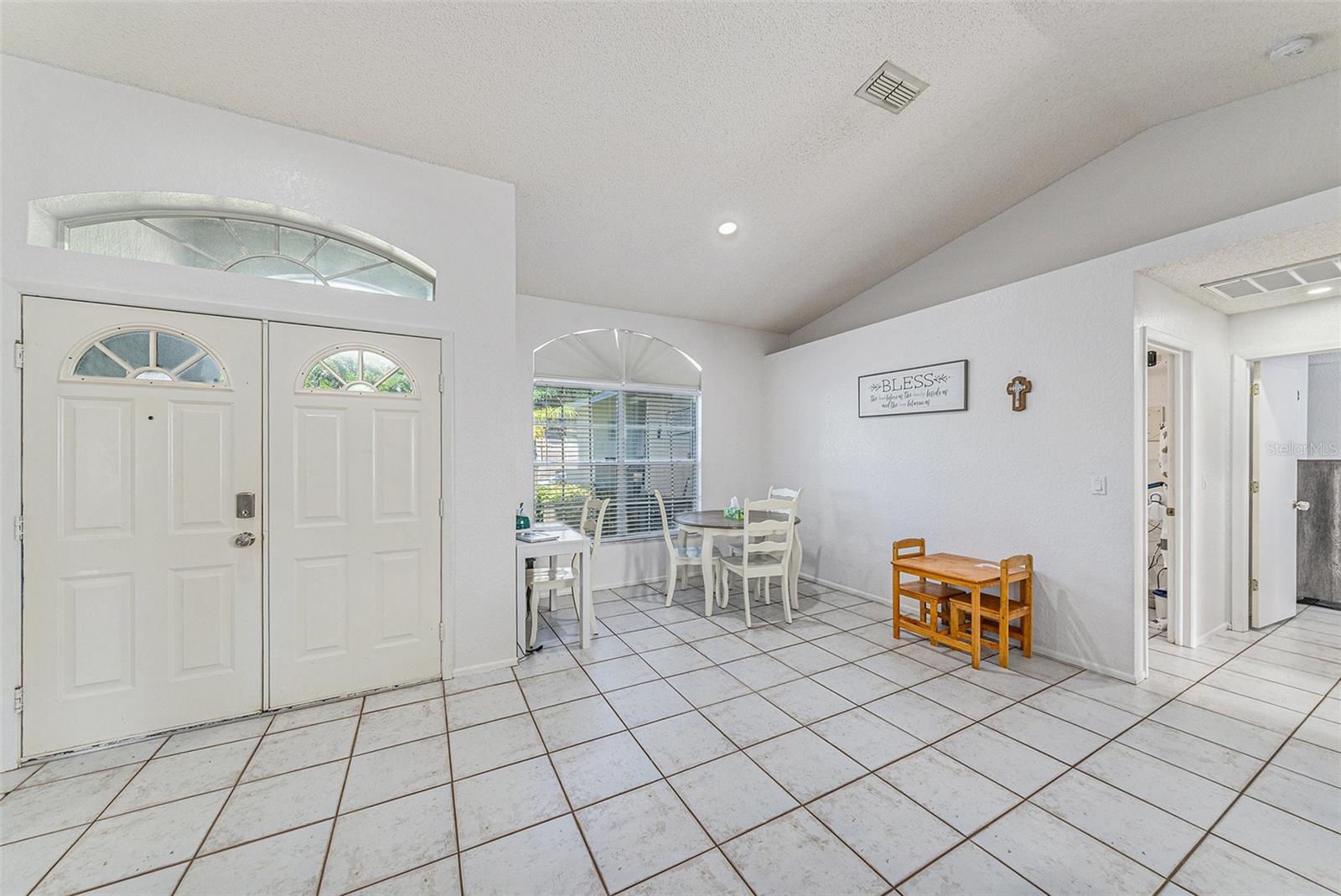 7330 Fairwood Ave, New Port Richey, FL 34653 - Dining Room/Entry