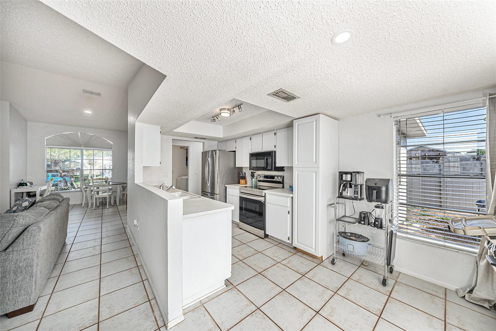 7330 Fairwood Ave, New Port Richey, FL 34653 - Kitchen