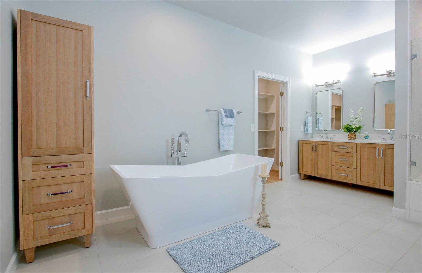 Soaking tub