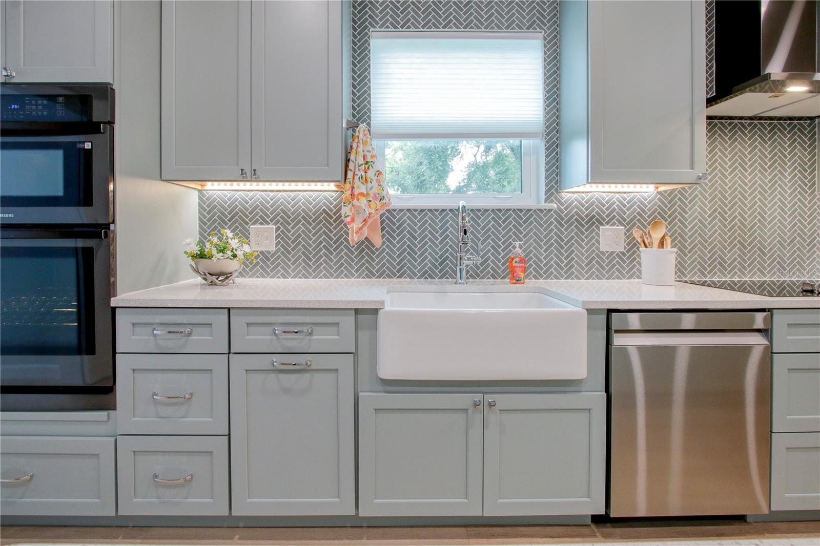 Farmhouse sink