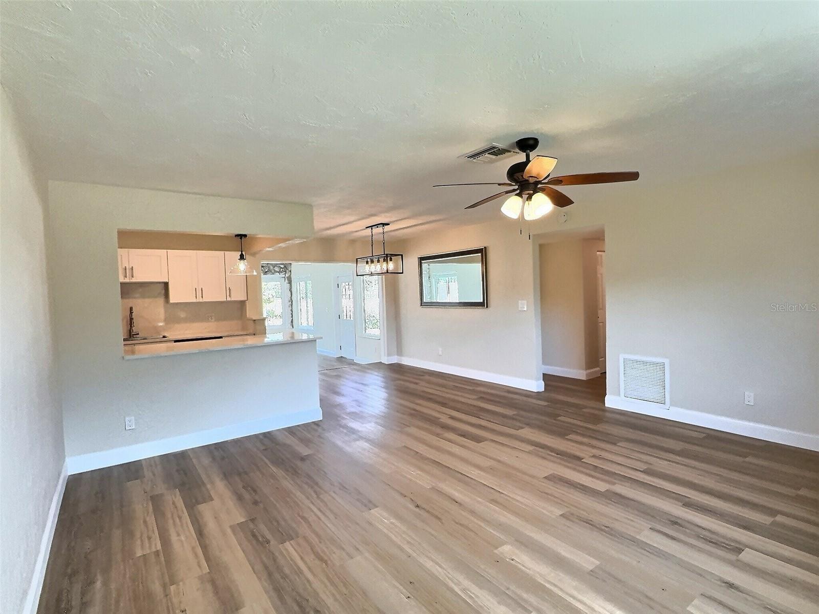 Living/ dining area