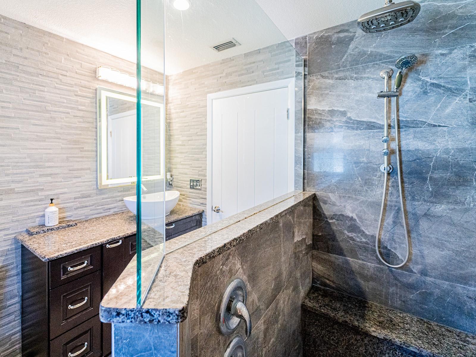 PRIMATY BATHROOM