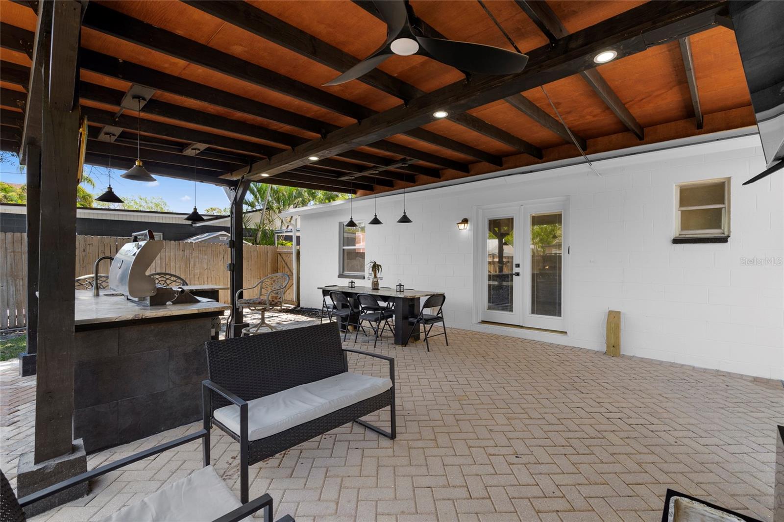 Outdoor Kitchen and Covered Patio
