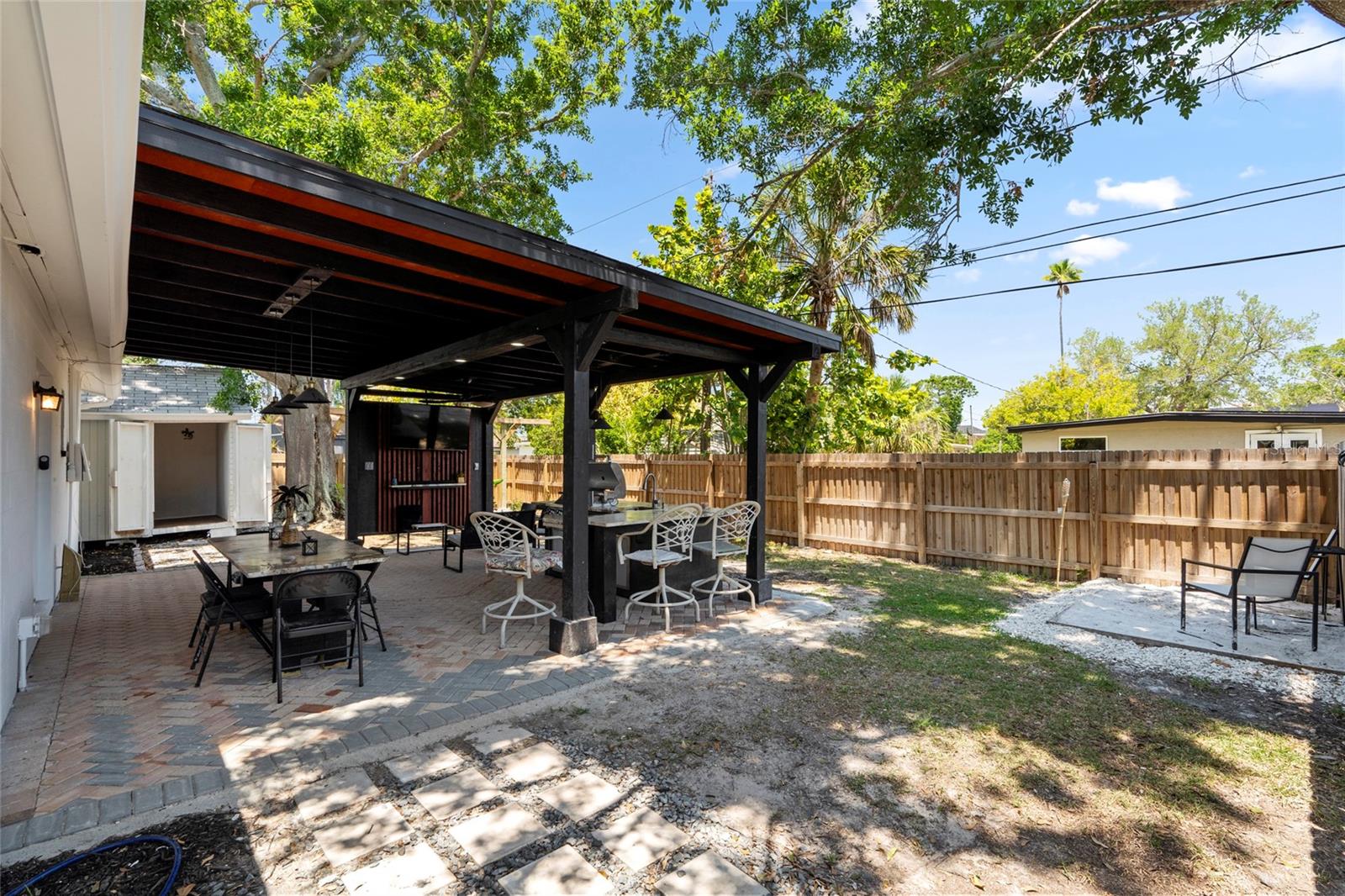 Outdoor Kitchen and Covered Patio