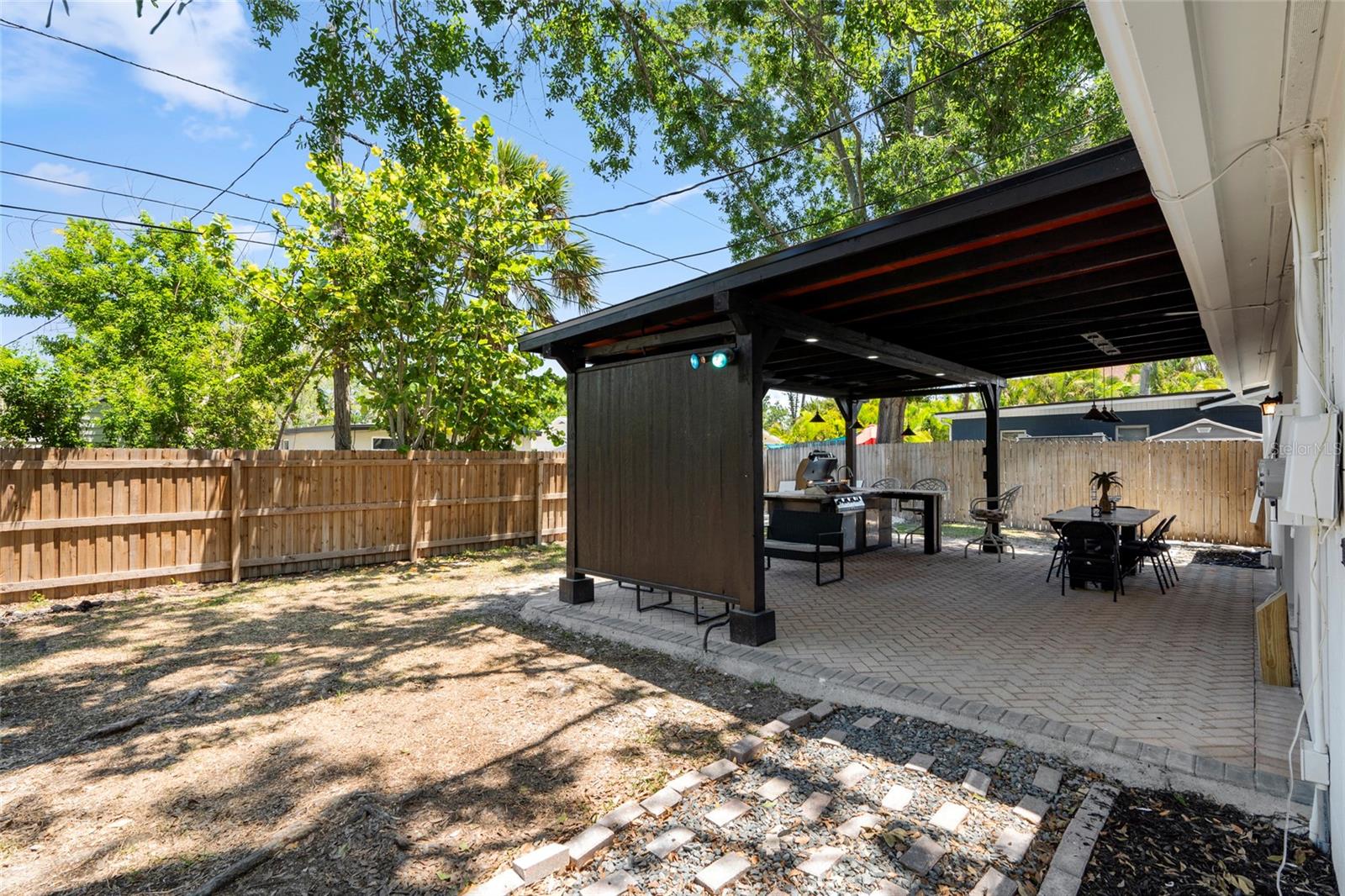 Outdoor Kitchen and Covered Patio