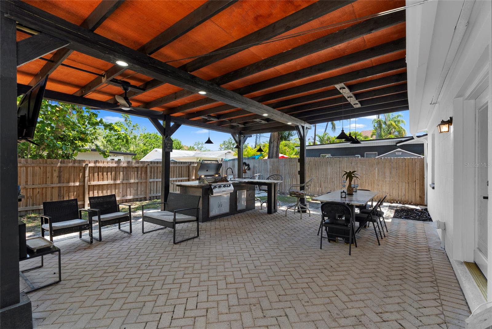 Outdoor Kitchen and Covered Patio