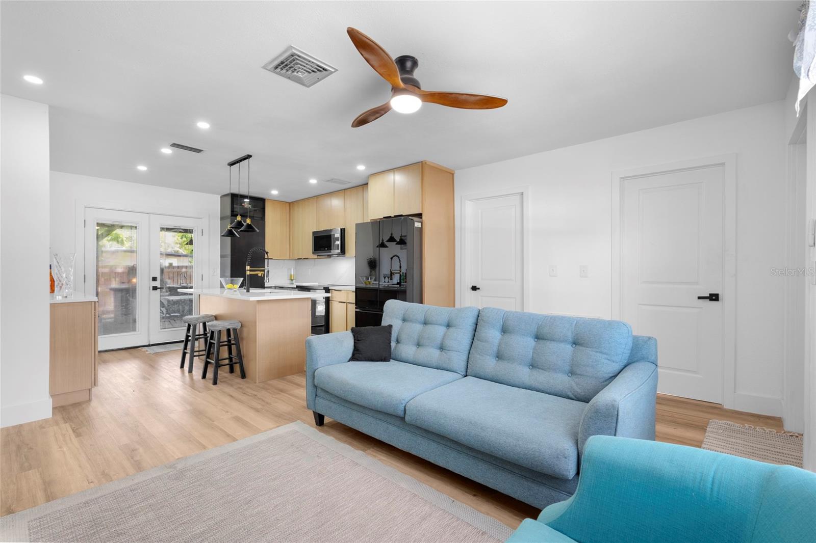 Open floorplan, Livingroom and kitchen flow into the entertainer's backyard