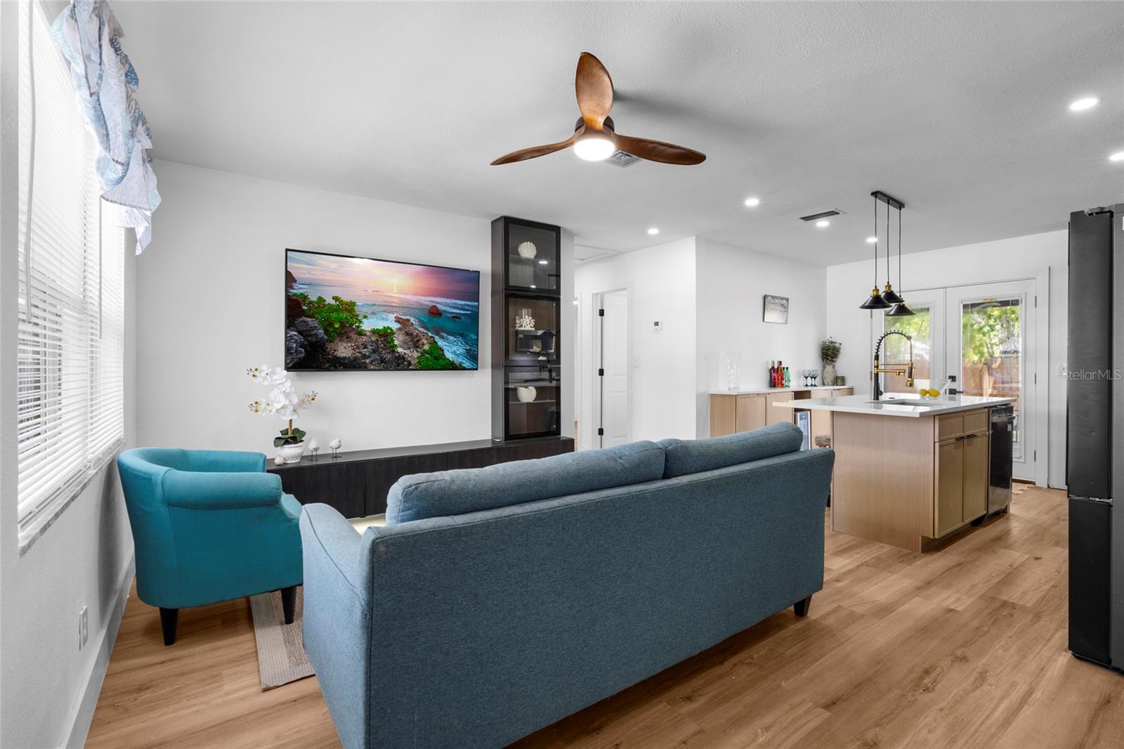 Open floorplan, Livingroom and kitchen flow into the entertainer's backyard