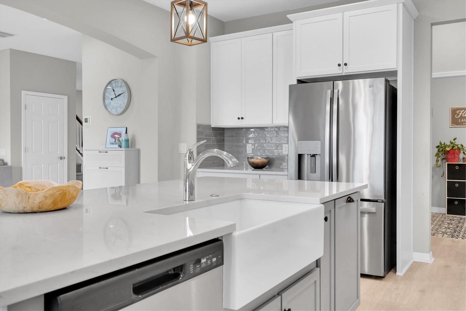 APRON FRONT FARMHOUSE SINK