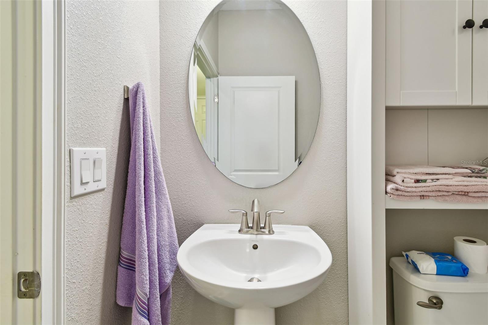 Guest 1/2 Bath - 1st Level