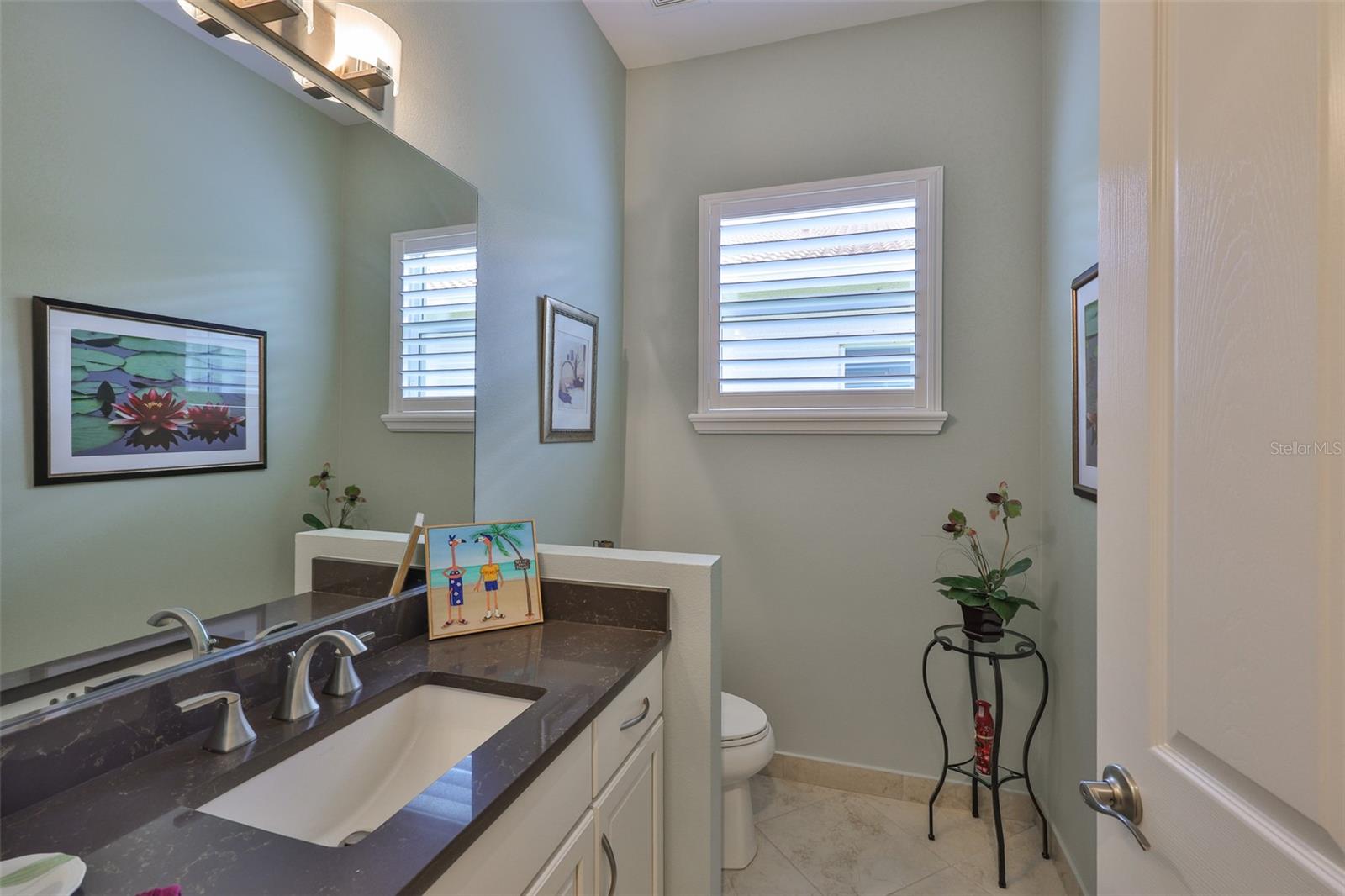 1/2 Bathroom