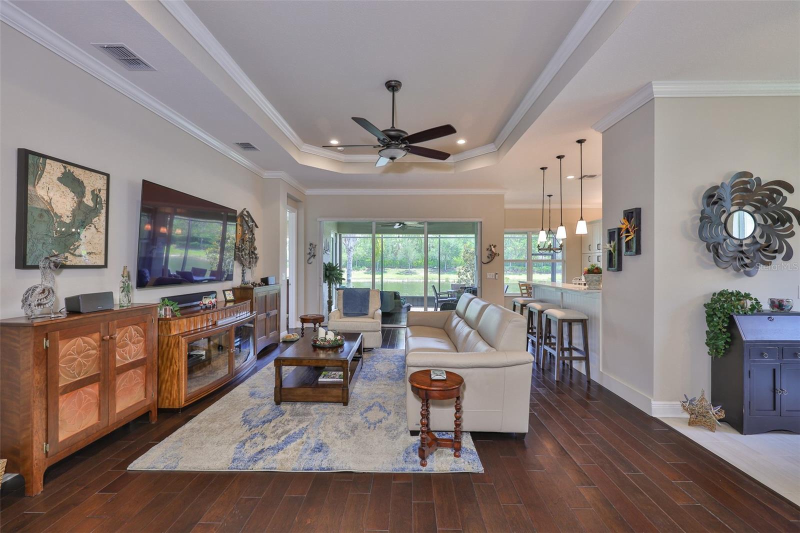 Living Room to Lanai