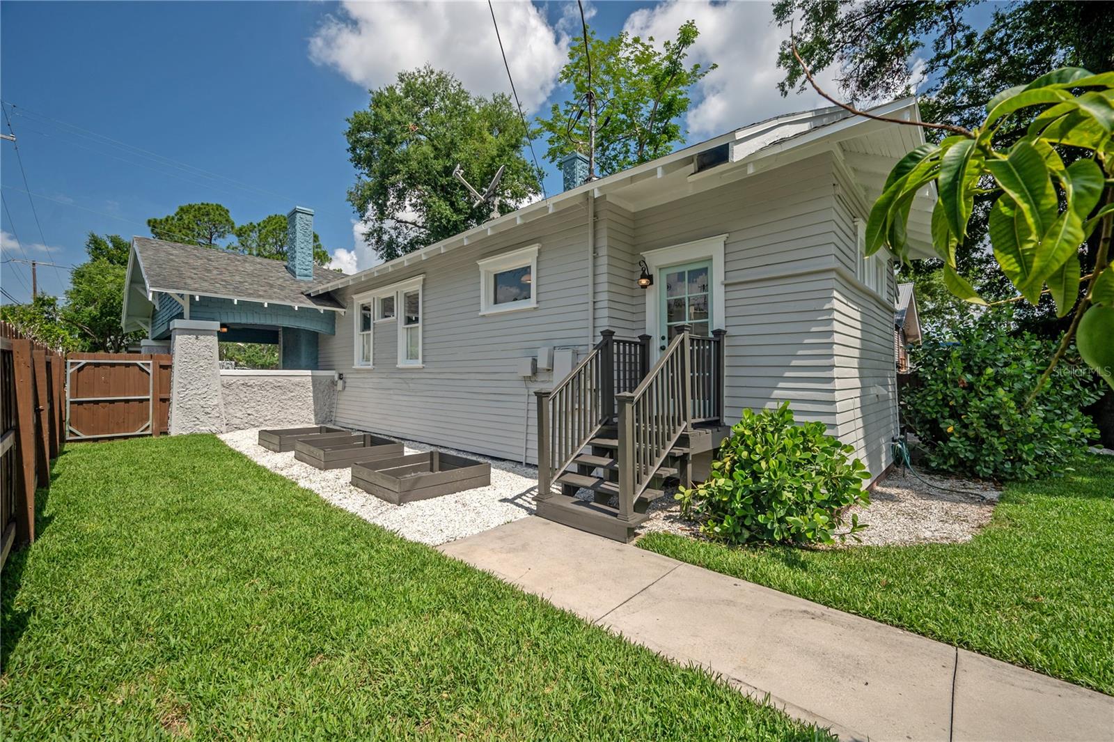 TB8389255