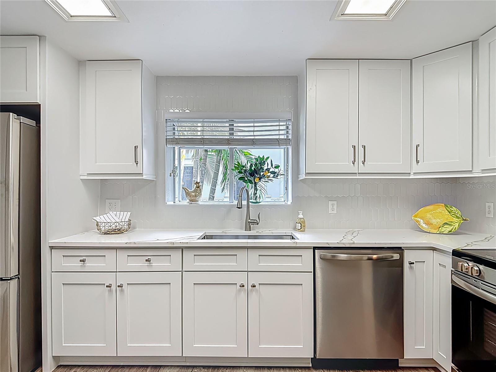 GORGEOUS NEW CABINETS