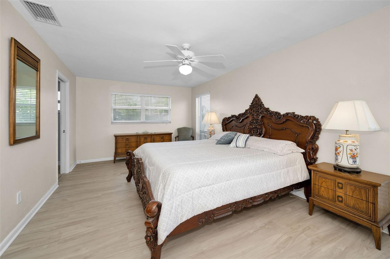 ... Split Bedroom Floorplan ...Master Suite 11.1 'x 20' On East Side of Home.
