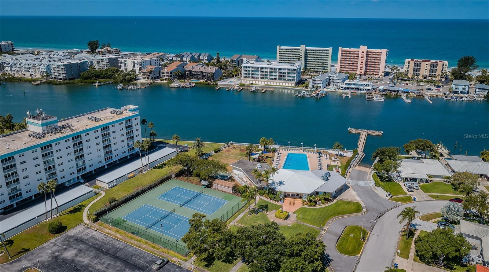 ... Waterfront Clubhouse and Community Amenities at Imperial Point.. You can Launch a Kayak from the Boat Ramp and go have Lunch at Caddy's over at  the Beach. Very Common Occurrence at Imperial Point..