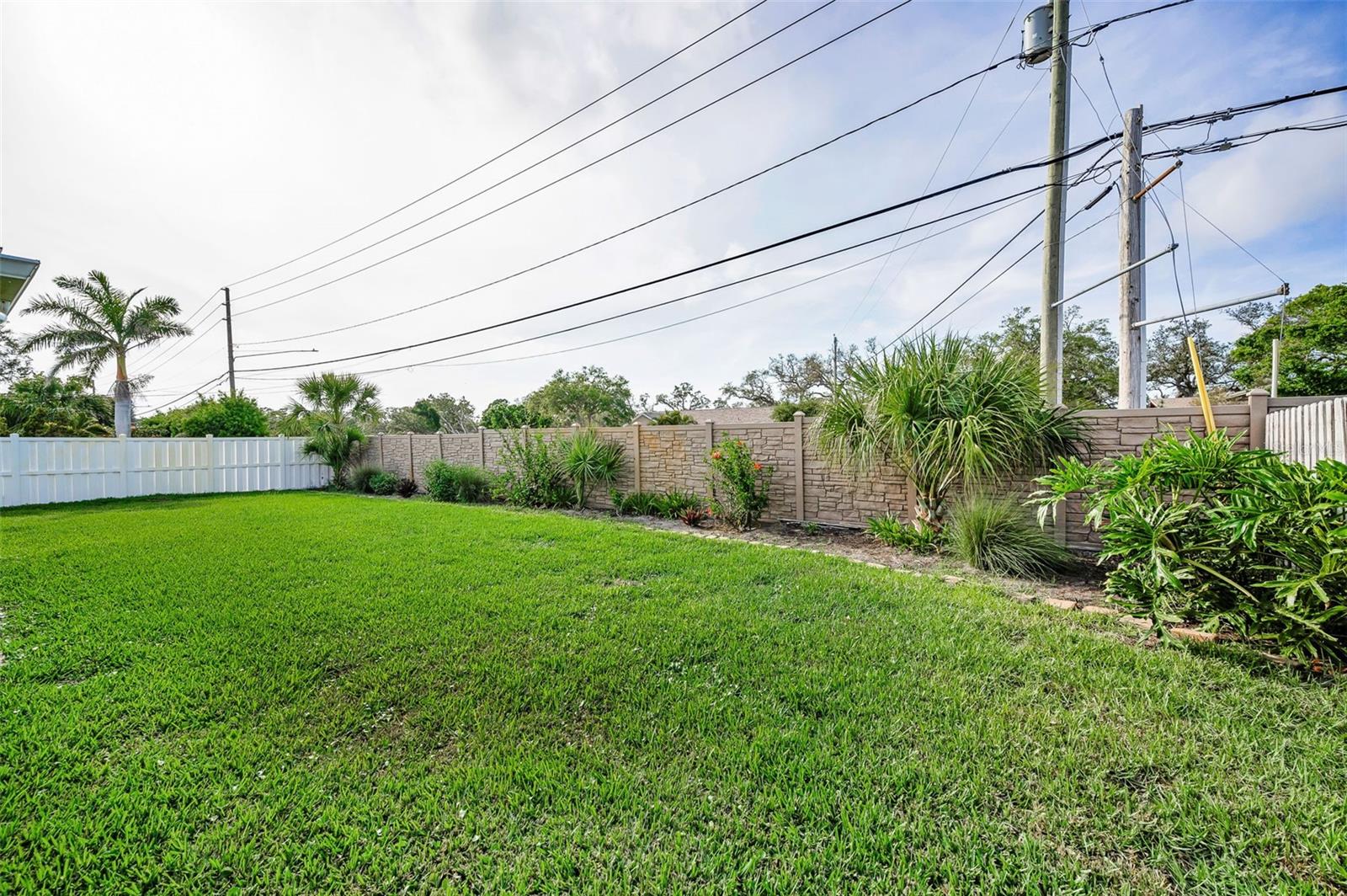 .. Large 75 x 130 Lot Size.. X Zone - Non Flood .. High Ground - No Flood Insurance Required. Photo looking West NW..
