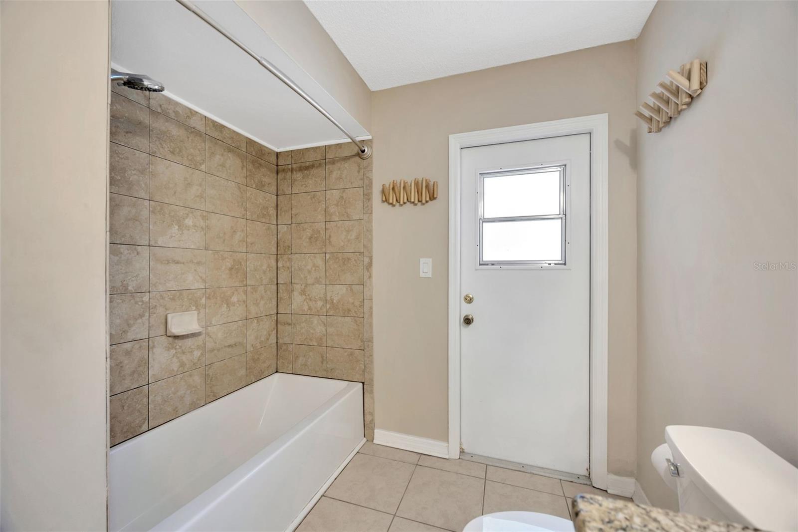 Bathroom 2/Cabana Bath