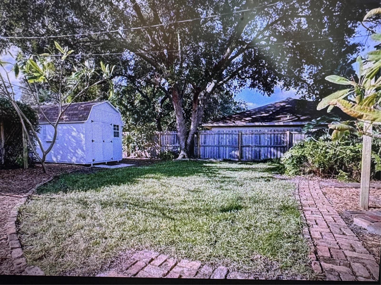 TB8389335