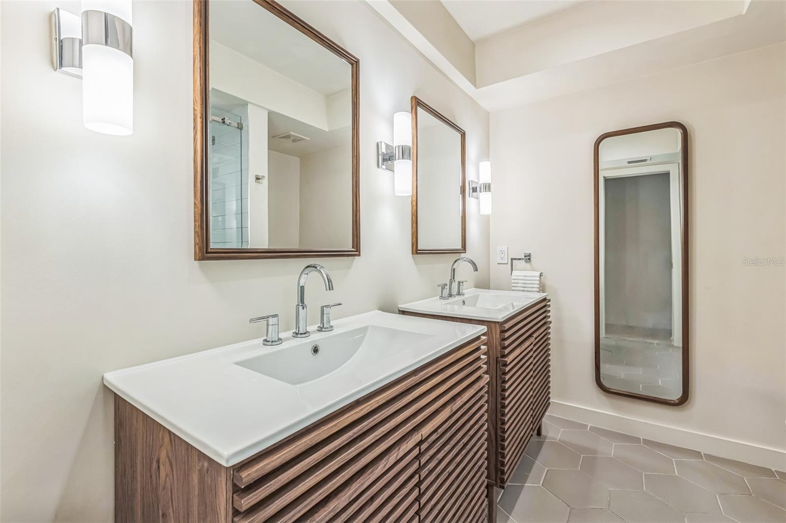 2nd bathroom
