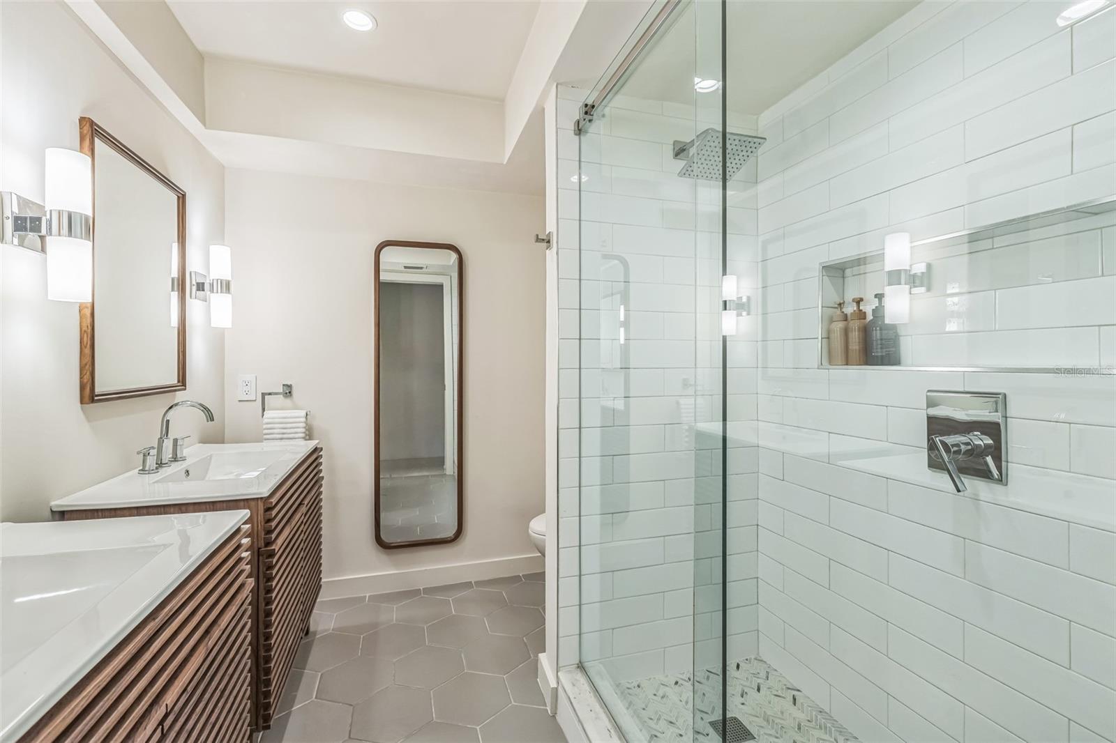 2nd bathroom