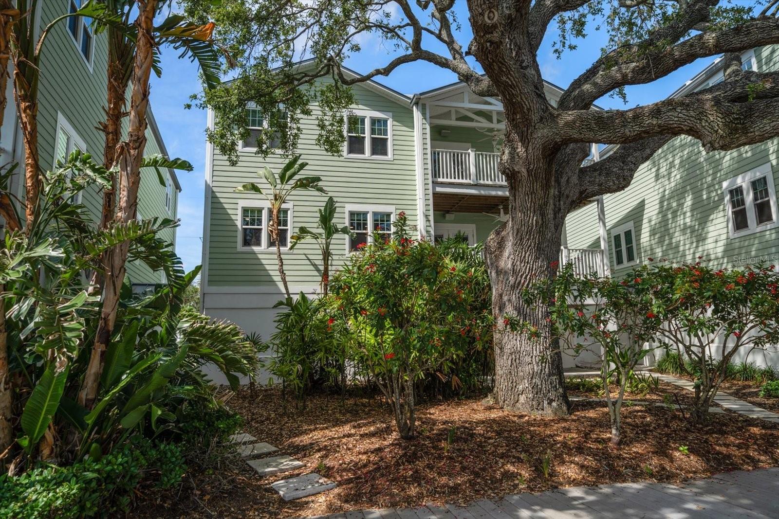 Appealing design, timeless features such as Hardboard siding, metal roofing and much more.