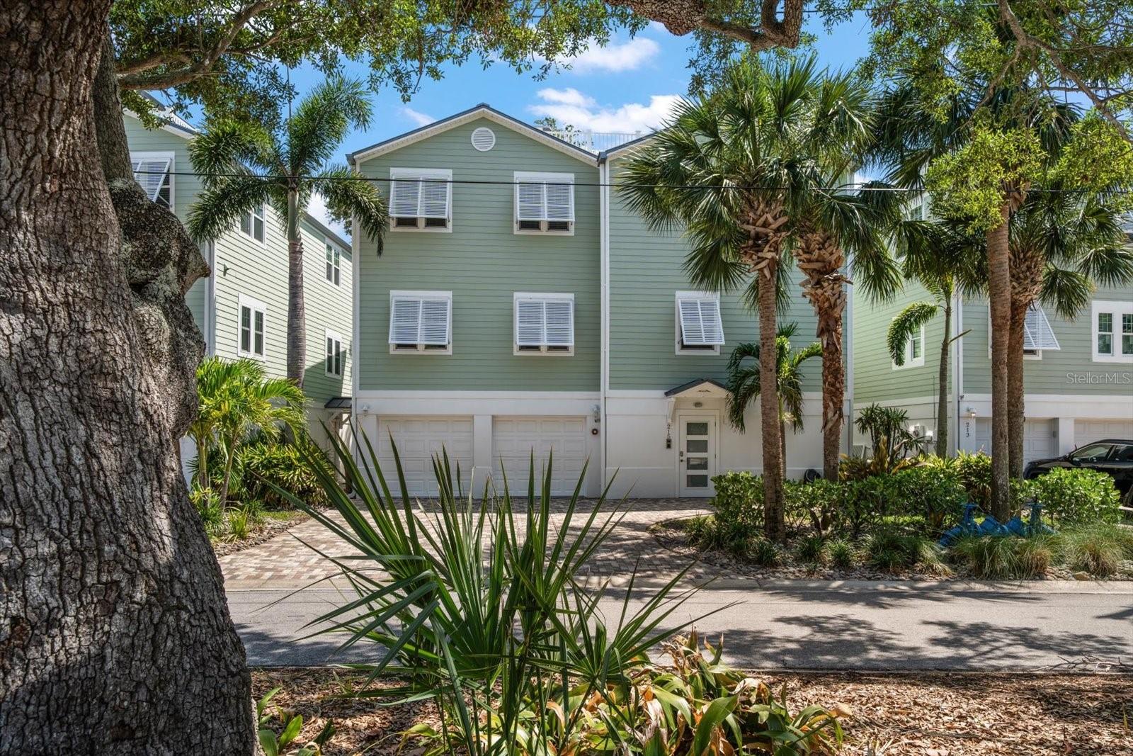 Welcome to Bayside Oaks! The offered property is a freestanding building that lives as a single family home yet located in a townhome community lending to maintenance free living
