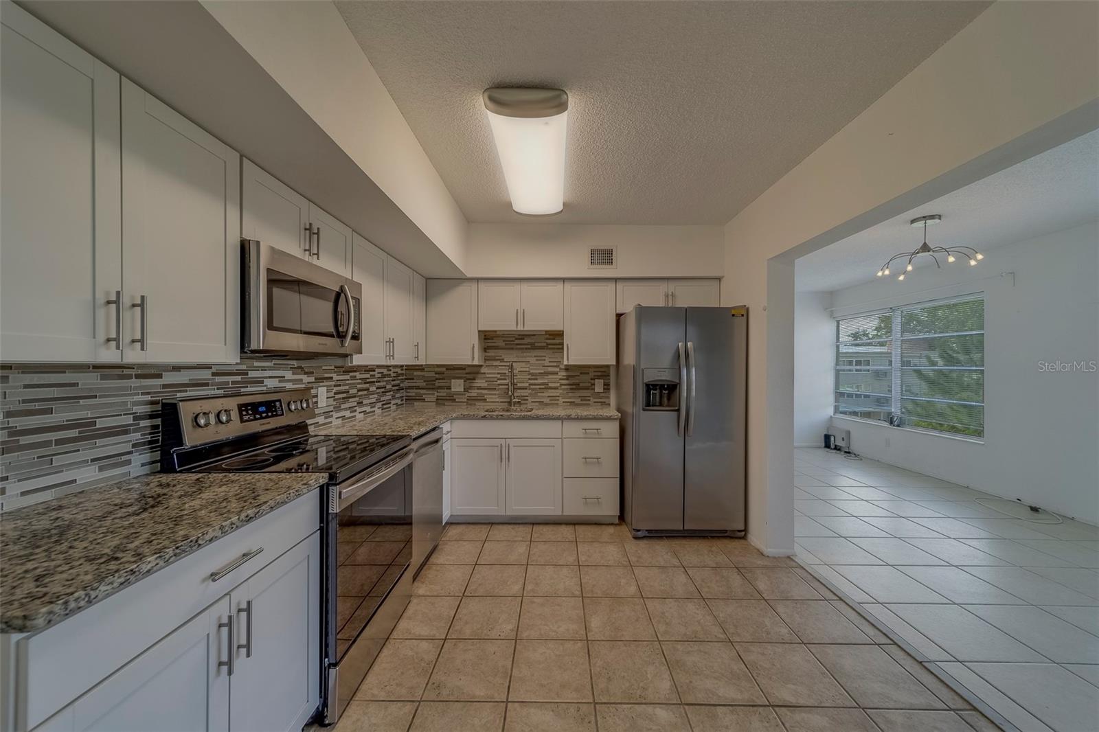 Updated Kitchen with new 2020 appliances!