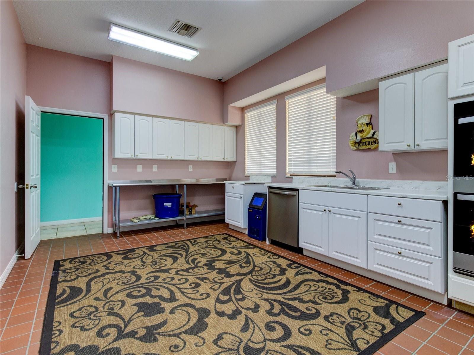 FULL EQUIPPED KITCHEN FOR CATERING EVENT