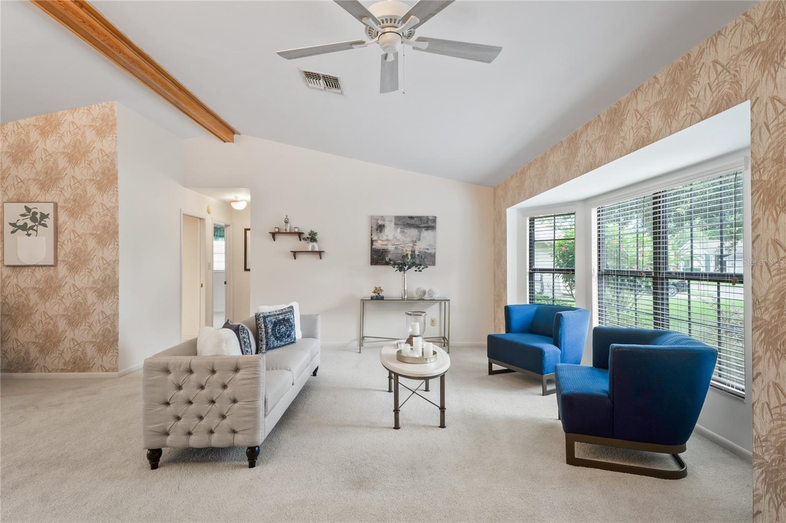 SPACIOUS LIVING ROOM