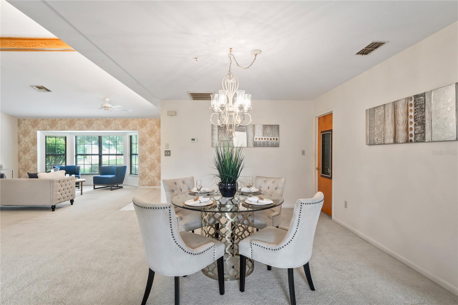 LARGE DINING SPACE