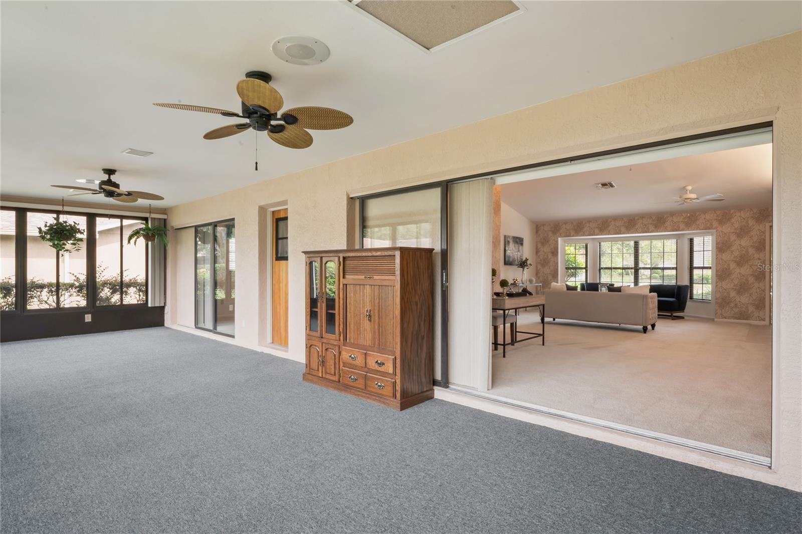 SLIDERS W/ OPEN PLAN