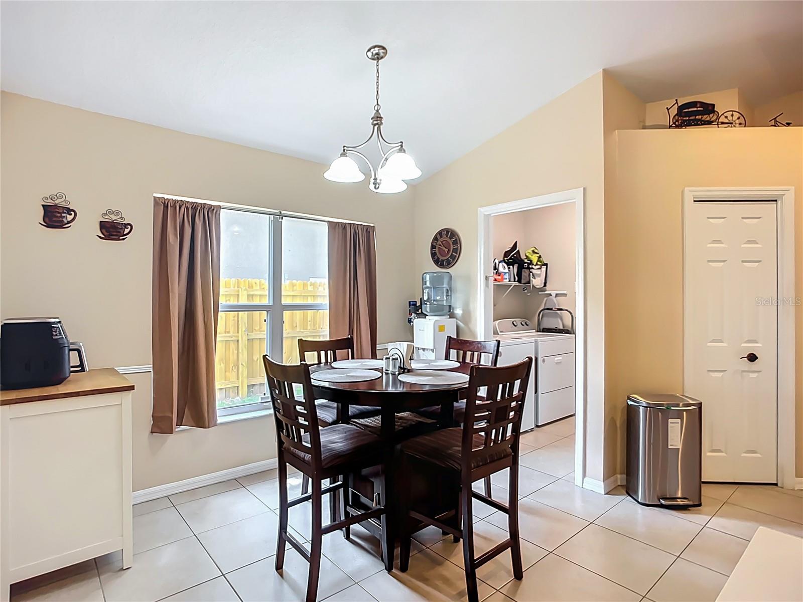 Breakfast room or dining room