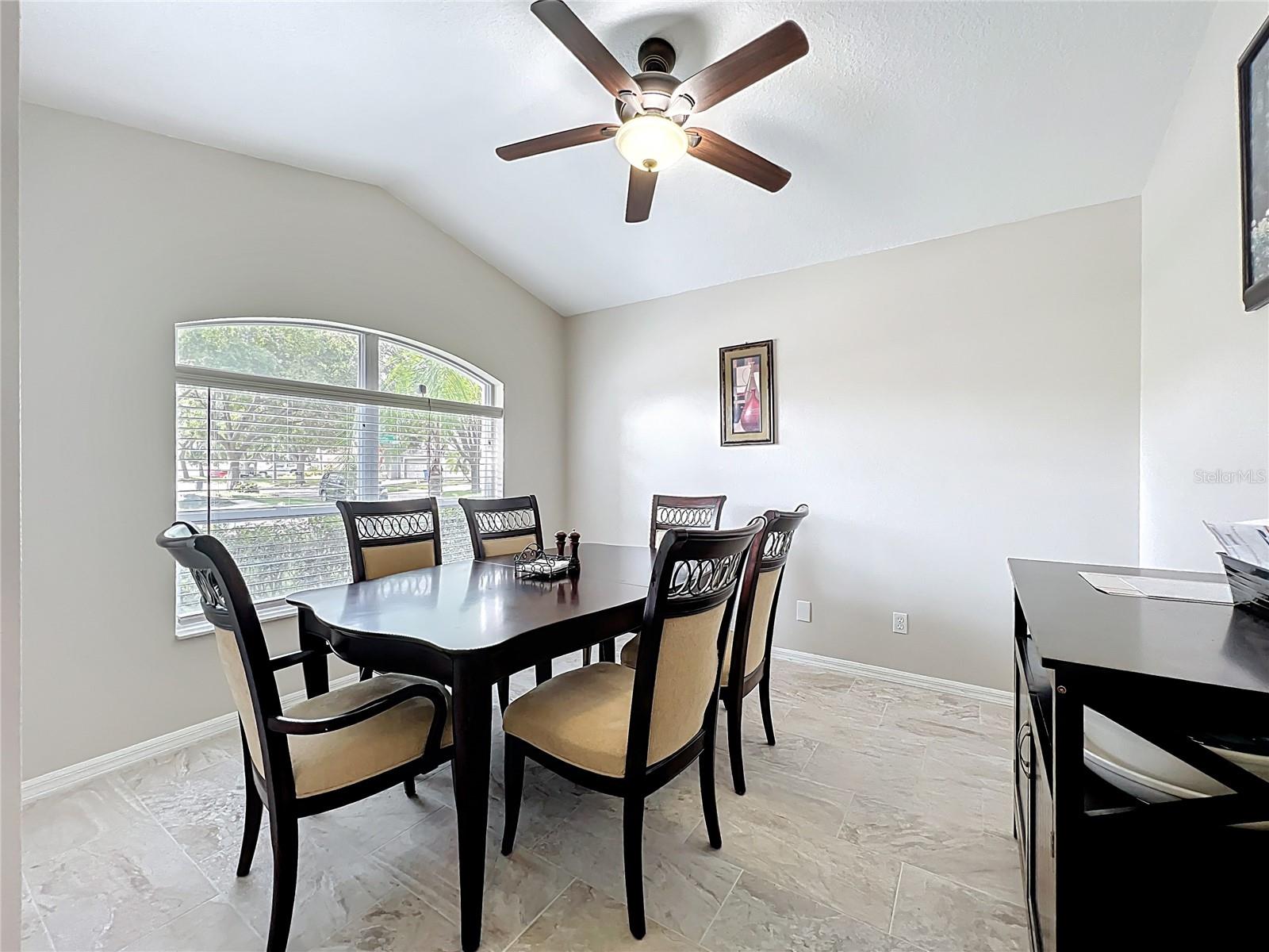 Flex Room, Office, Dining or bedroom
