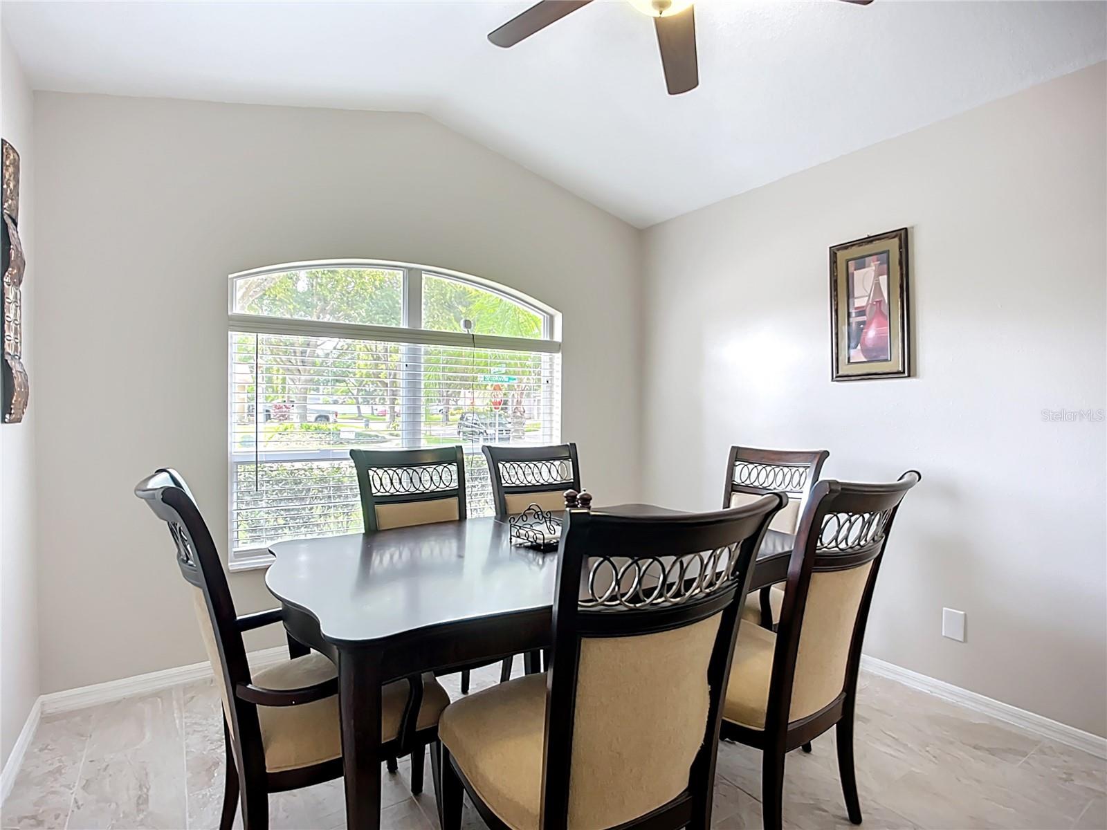 Flex Room, Office, Dining or bedroom