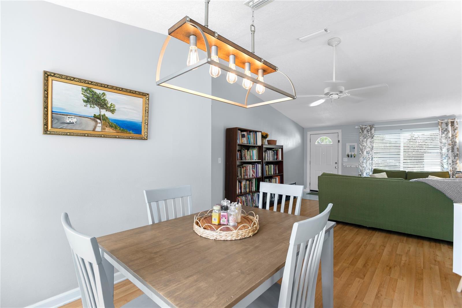 Dining room/living room
