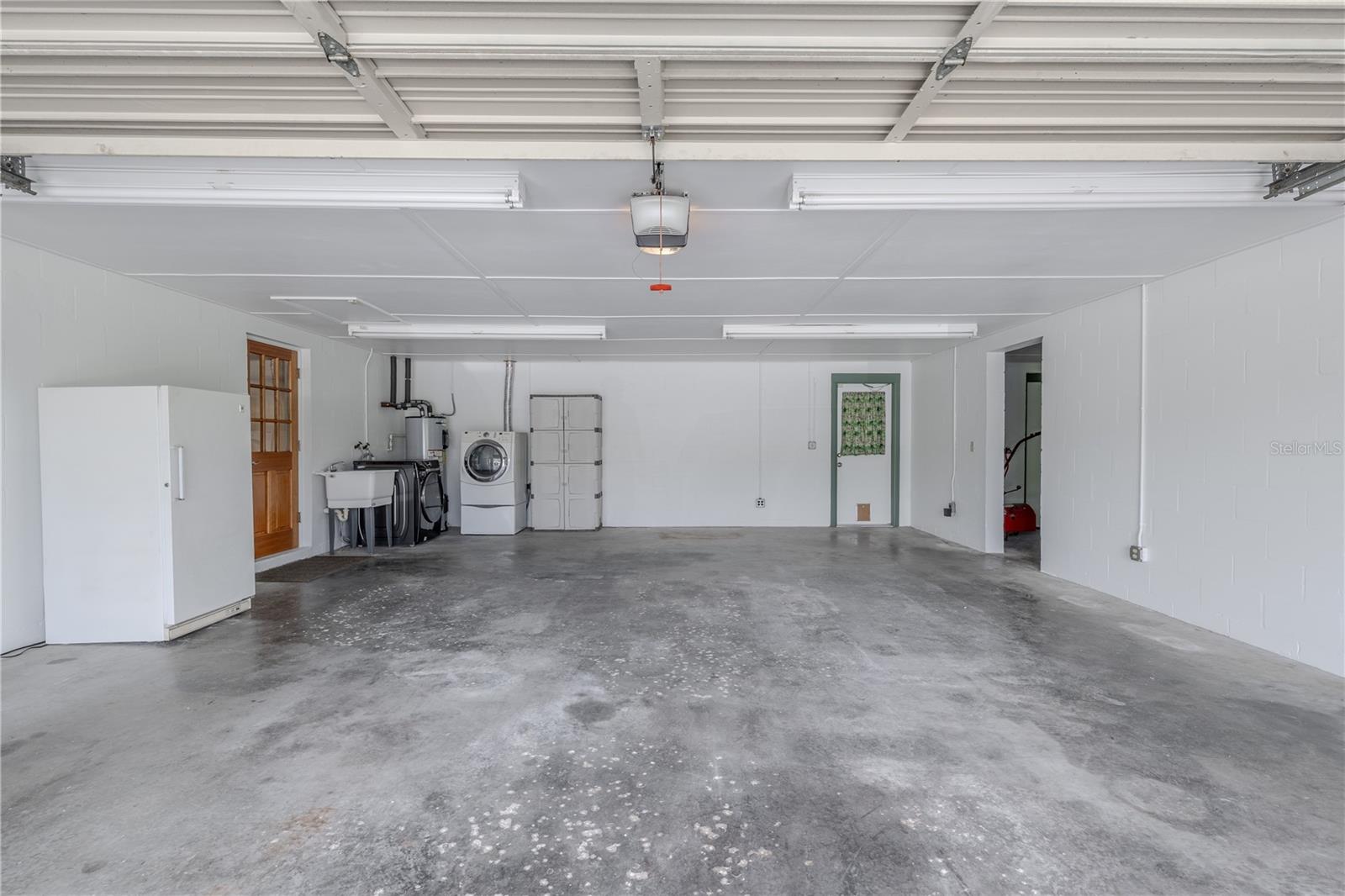 Oversized 2 car garage