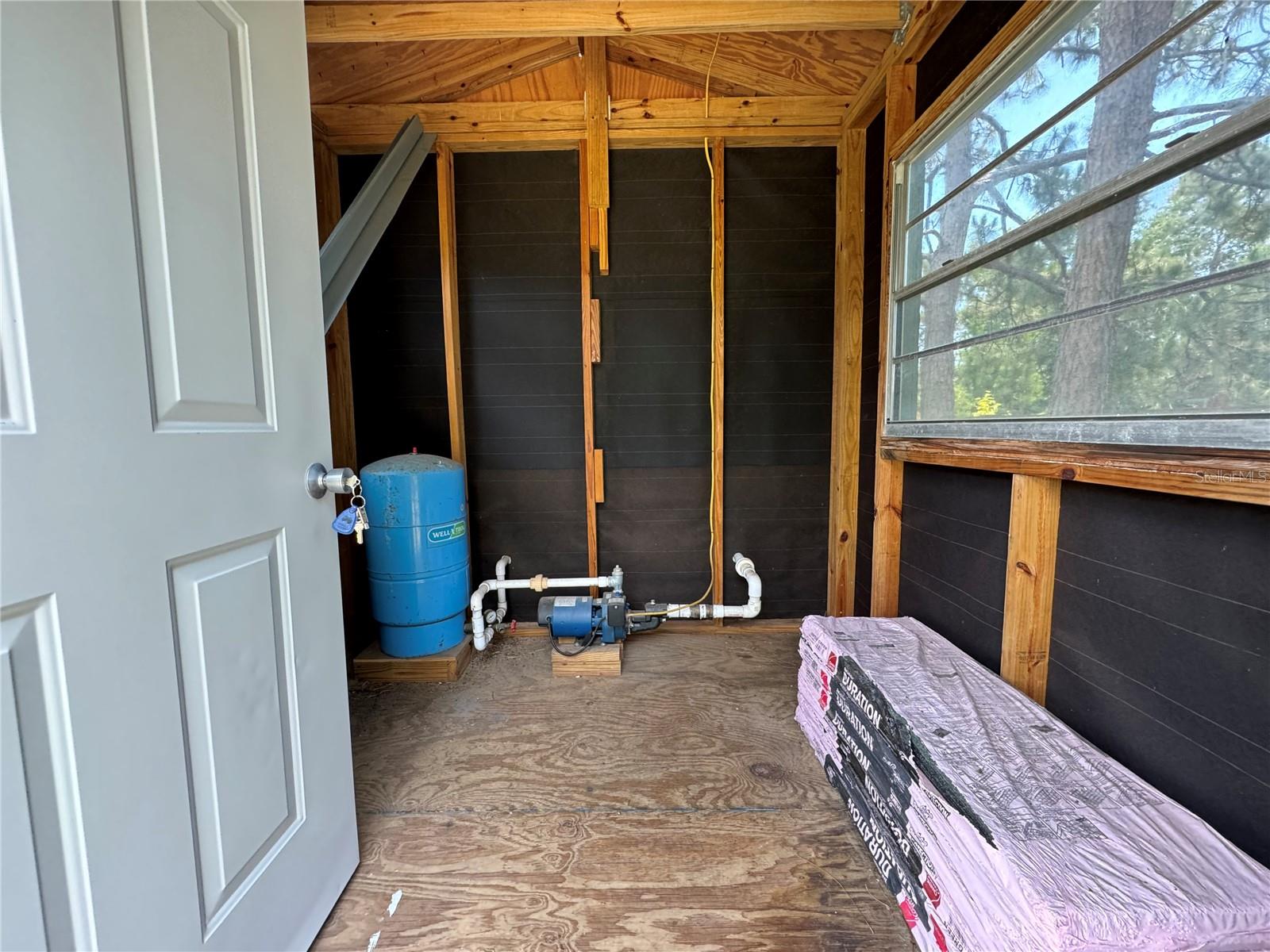 Shed contains the water tank and pump for the 125ft deep well.